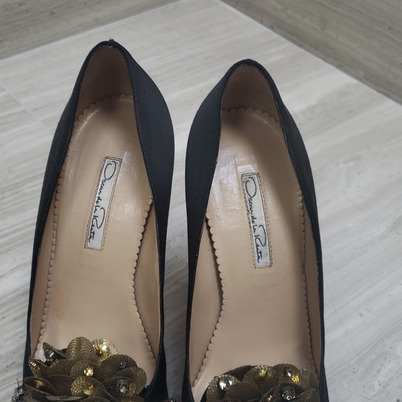 ⭐️Host Pic ⭐️ Oscar de la Renta Heels size 38 🔥 With floral rosette on toe - Picture 10 of 14